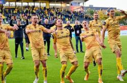 华体会APP-玩家中场妙传直塞破坏对手防线