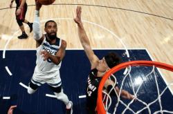 华体会体育APP下载-包含爵士大胜老鹰，戈贝尔23分14篮板的词条