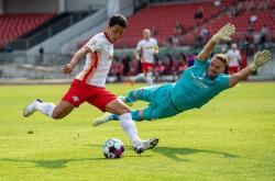 华体会APP-沃尔夫斯堡不敌劲旅，保级之路险象环生