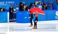 华体会APP-短道速滑队员团体比赛勇夺银牌