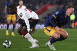 华体会官网-南安普顿球员合力作战，铁桶防线的简单介绍