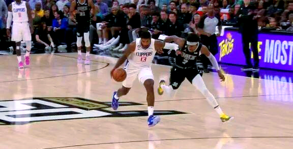 快船客场不敌马刺遭遇两连败