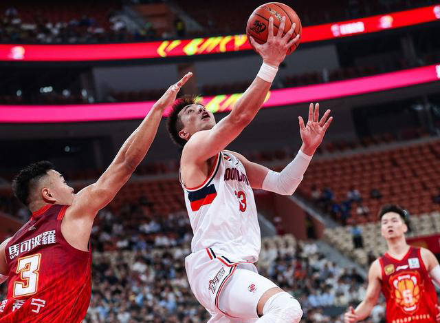 广州男篮客场失利,深圳队获得胜利 广州男篮客场失利,深圳队获得胜利