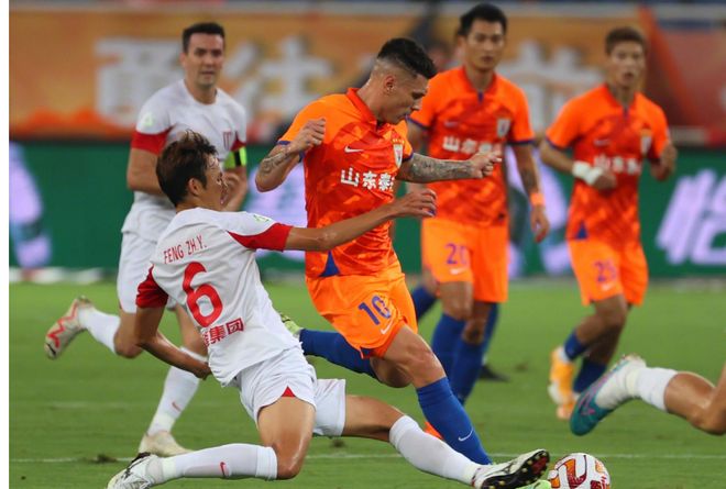 关于上港客场击败鲁能，实扼国安冠军形势的信息